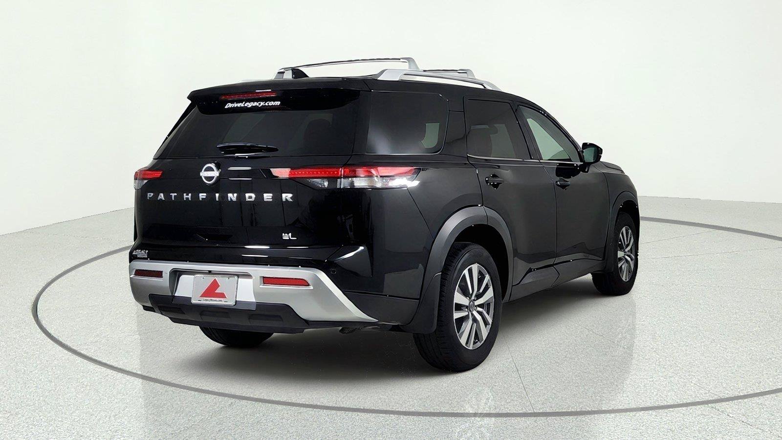Used 2025 Nissan Pathfinder SL FWD image 6