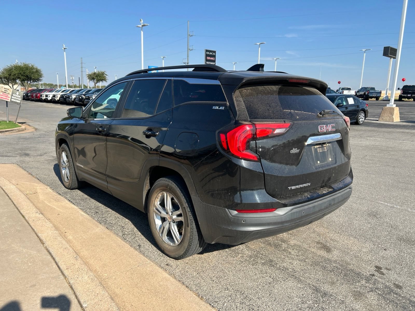 Used 2021 GMC Terrain SLE w/ Driver Convenience Package FWD image 7