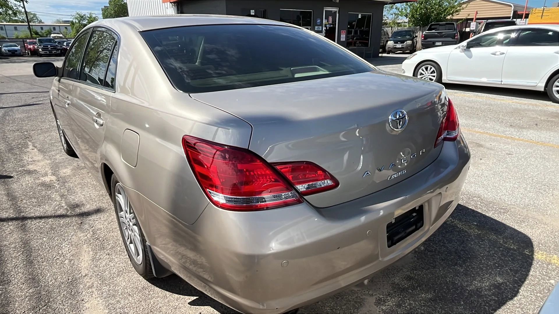 Used 2005 Toyota Avalon Limited image 6