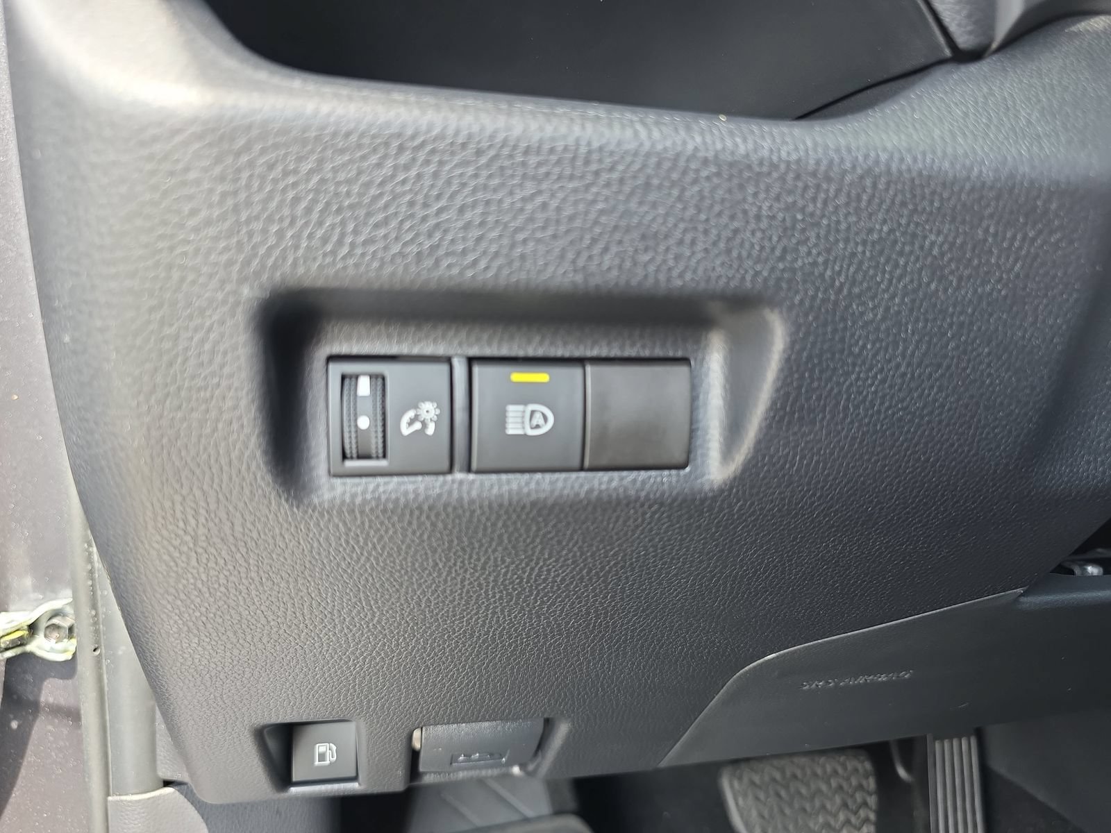 Used 2025 Toyota RAV4 XLE AWD/4WD image 25