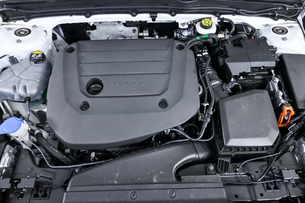 Certified 2025 Volvo XC40 B5 Plus image 35