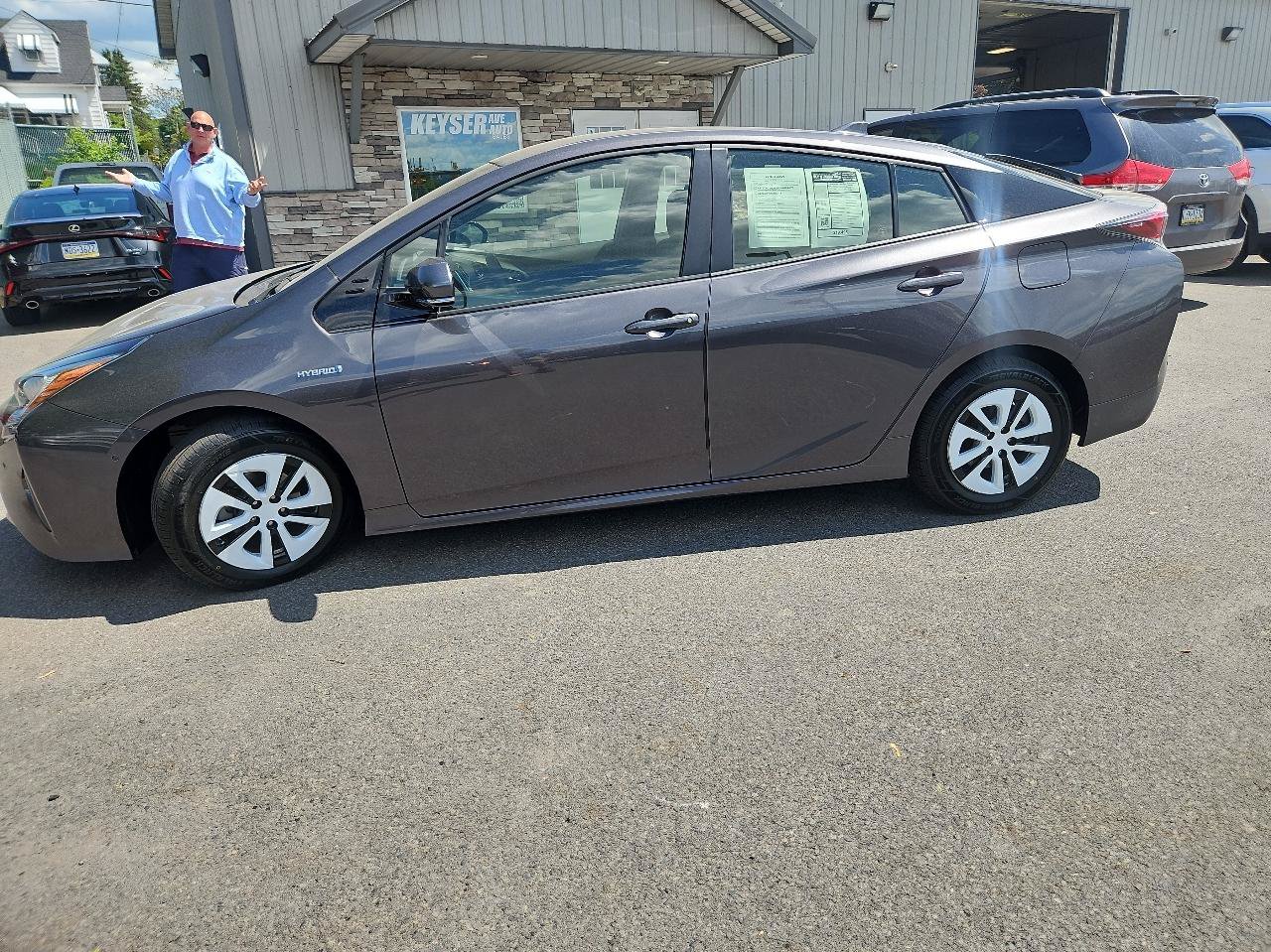 Used 2018 Toyota Prius Two w/ Prius Two Safety Plus Package FWD image 6