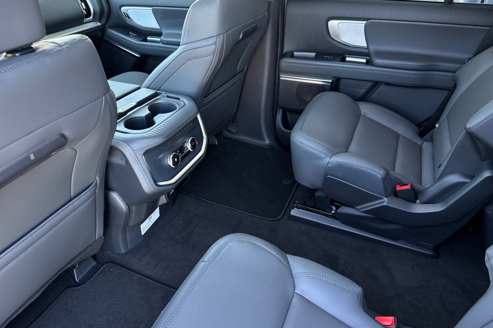 New 2026 Ford Expedition Active AWD/4WD image 13