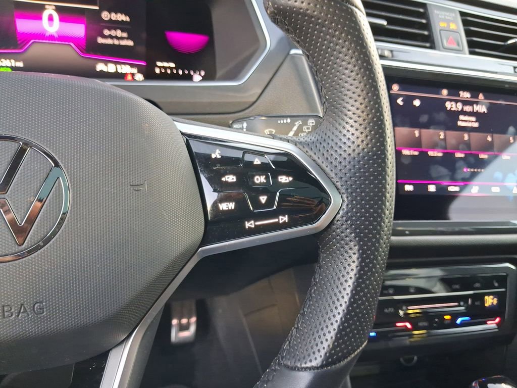 Used 2023 Volkswagen Tiguan SE R-Line image 20