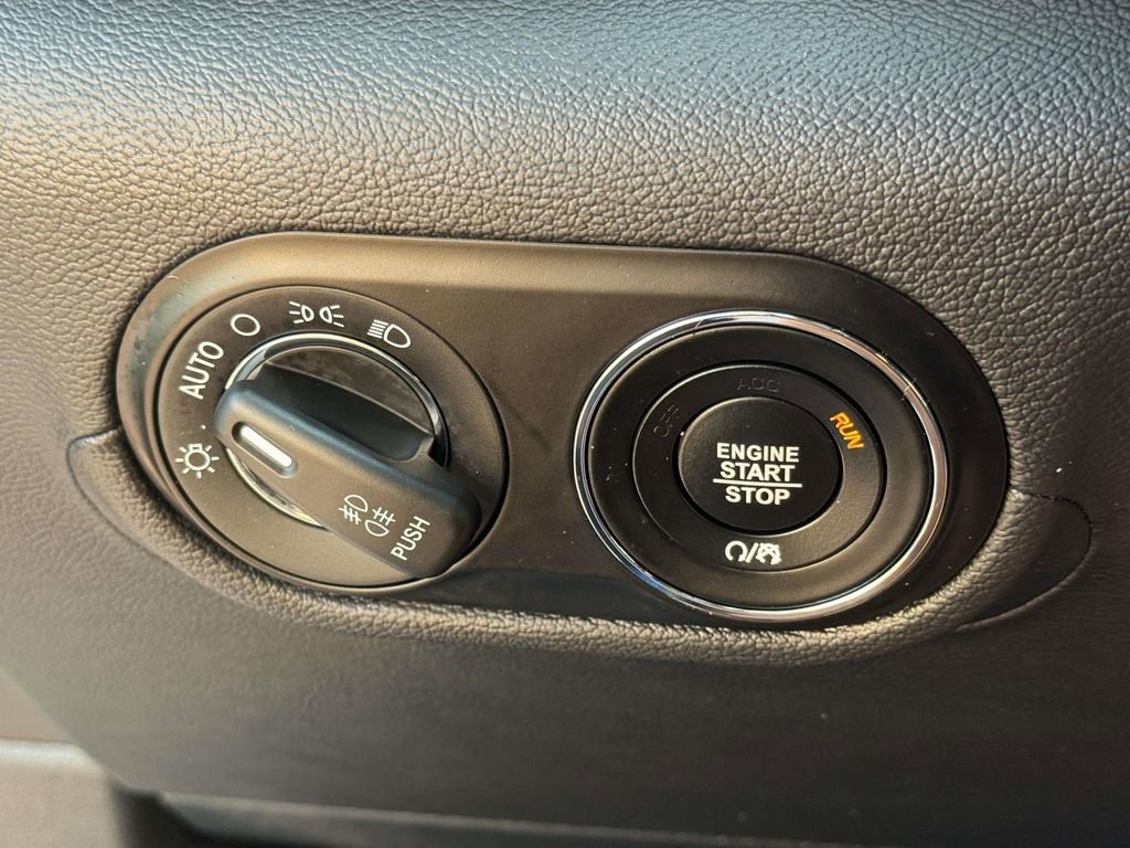 Used 2022 Maserati Levante Modena AWD/4WD image 22
