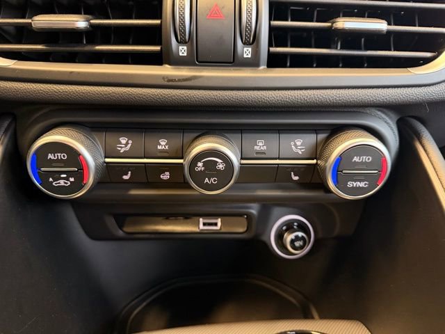 Used 2024 Alfa Romeo Giulia Veloce image 25
