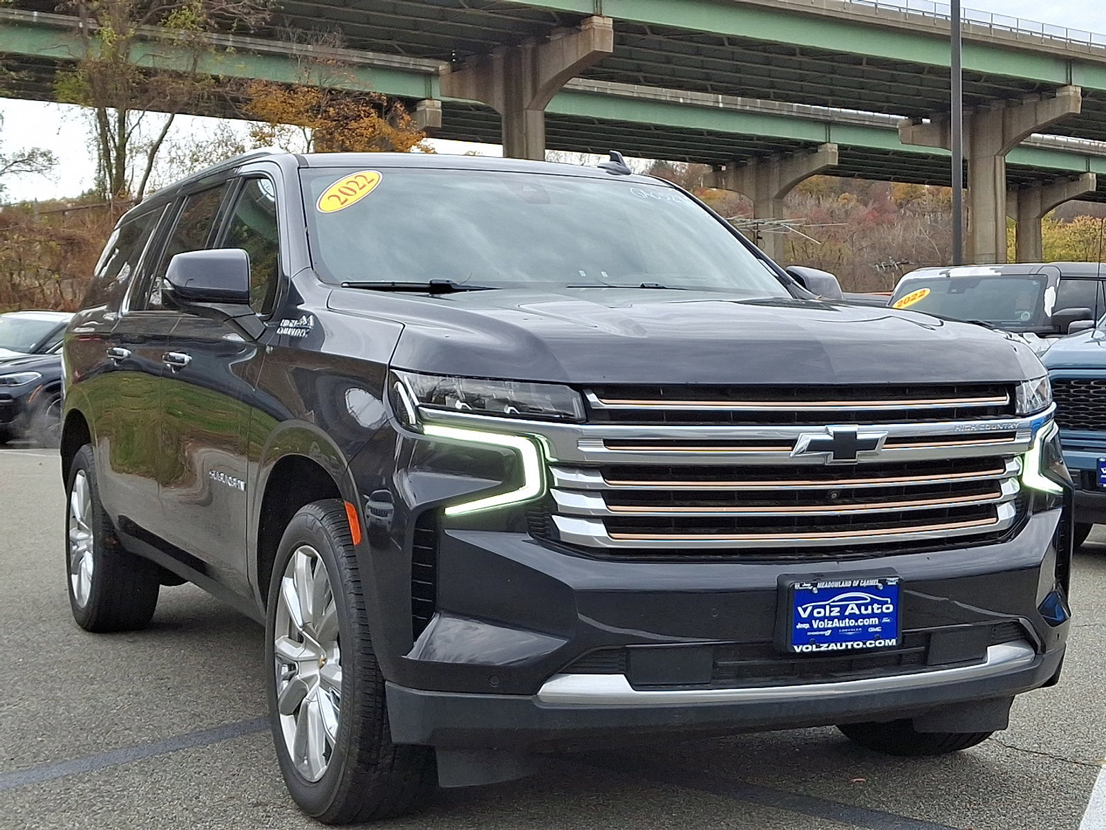 Used 2022 Chevrolet Suburban High Country image 2