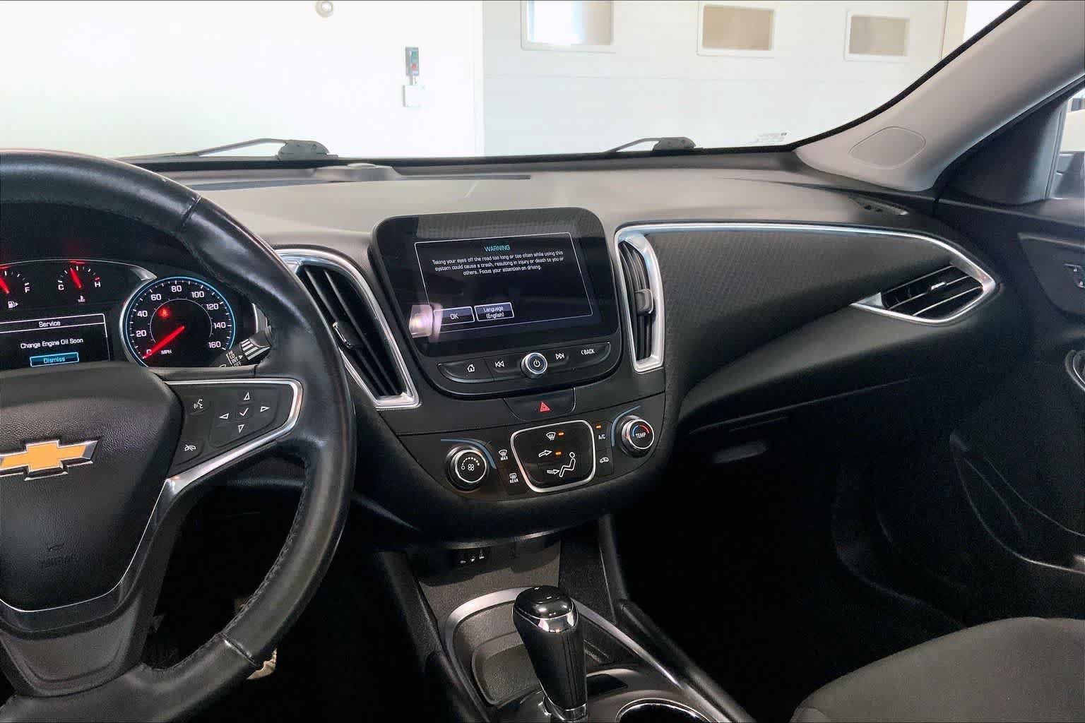 Used 2017 Chevrolet Malibu LT FWD image 14