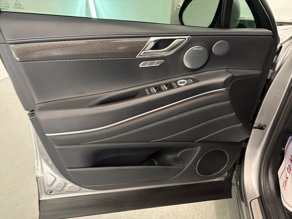 Used 2025 Genesis GV80 3.5T e-SC AWD/4WD image 13