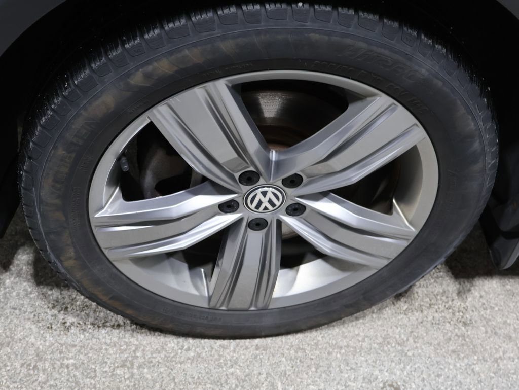 Used 2018 Volkswagen Tiguan SEL Premium w/ 3rd Row Seat Package image 10
