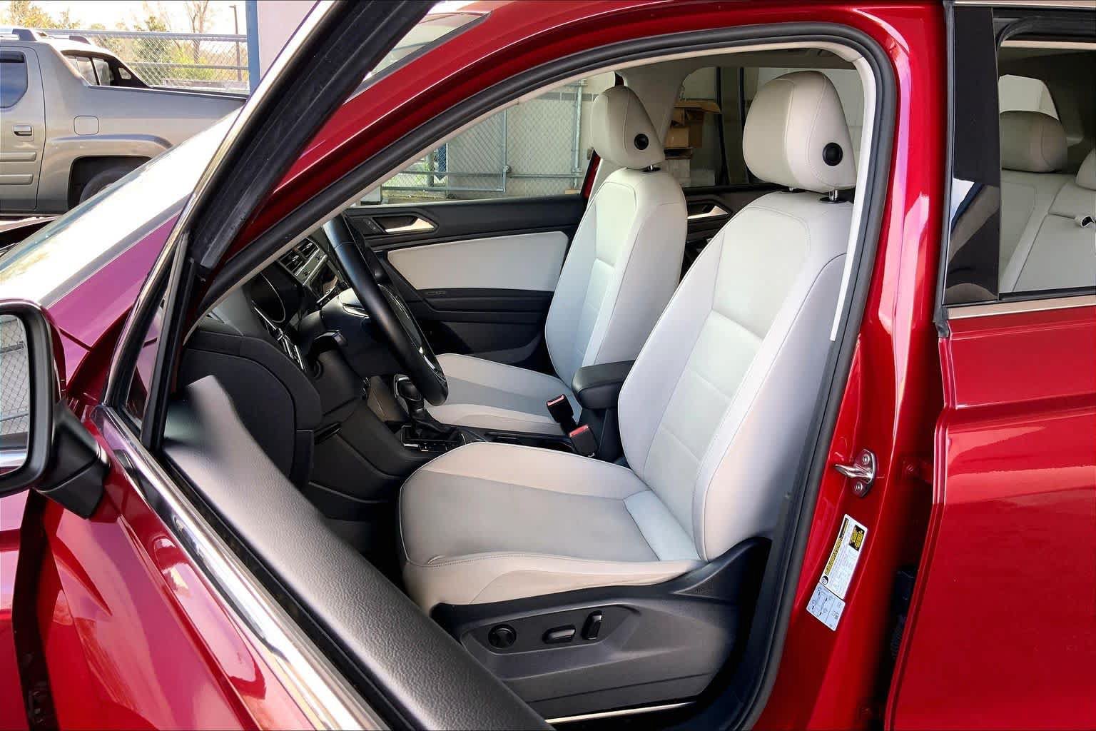 Used 2019 Volkswagen Tiguan SE w/ Panoramic Sunroof Package AWD/4WD image 8