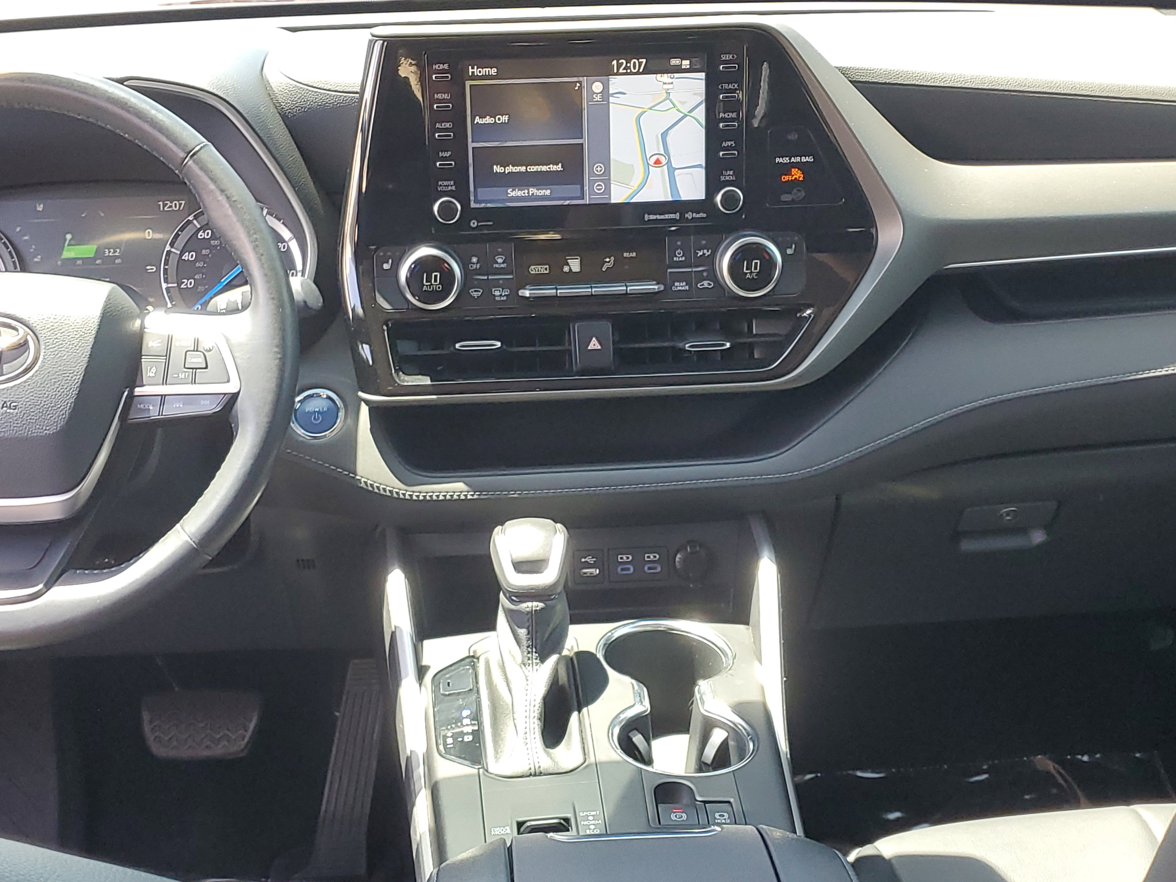 Used 2022 Toyota Highlander XLE FWD image 17
