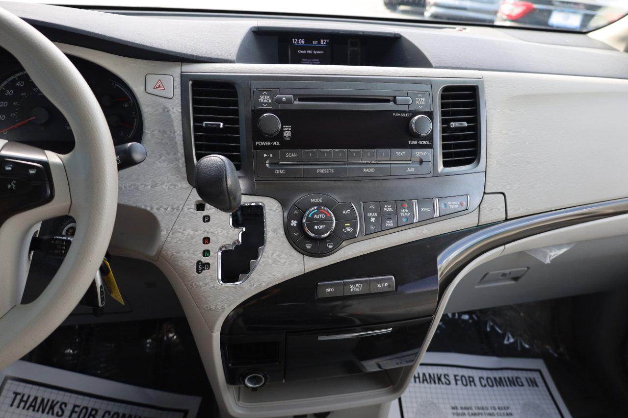 Used 2014 Toyota Sienna LE image 8