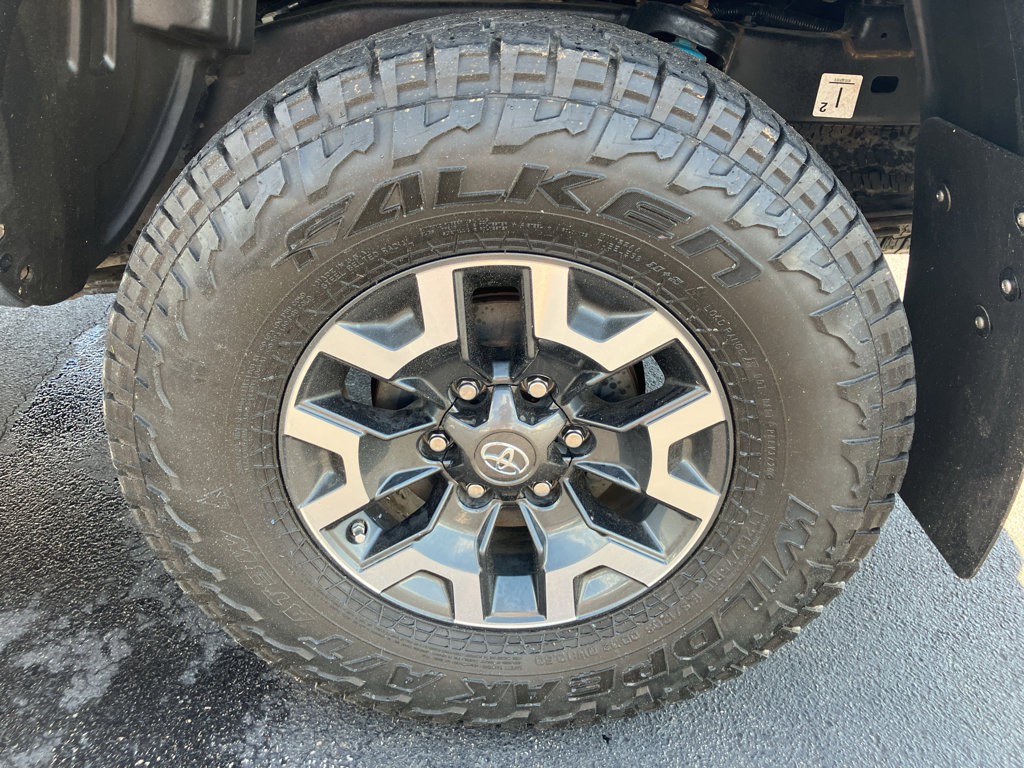 Used 2019 Toyota Tacoma TRD Off-Road w/ Technology Package AWD/4WD image 15