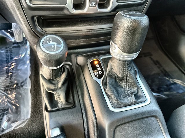 Used 2023 Jeep Gladiator Willys image 23