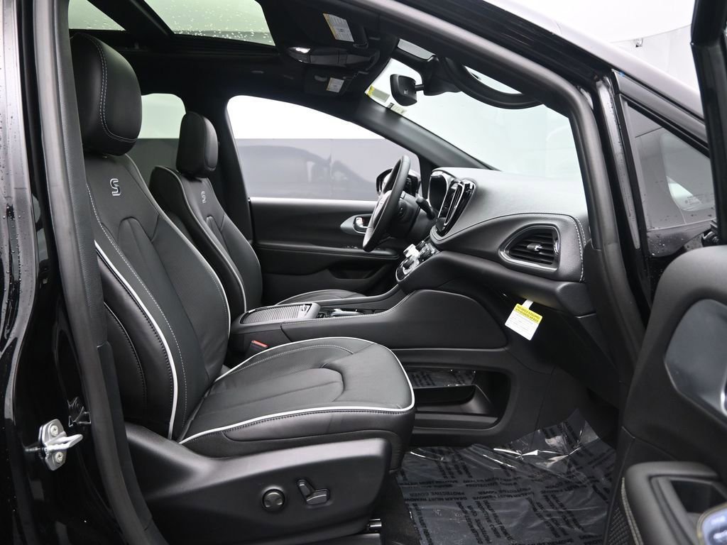 New 2026 Chrysler Pacifica Limited w/ S Appearance Package AWD/4WD image 27