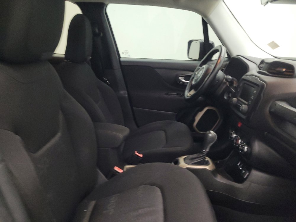 Used 2017 Jeep Renegade Latitude FWD image 21