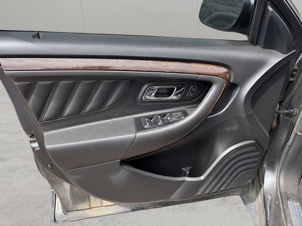 Used 2017 Ford Taurus Limited image 10