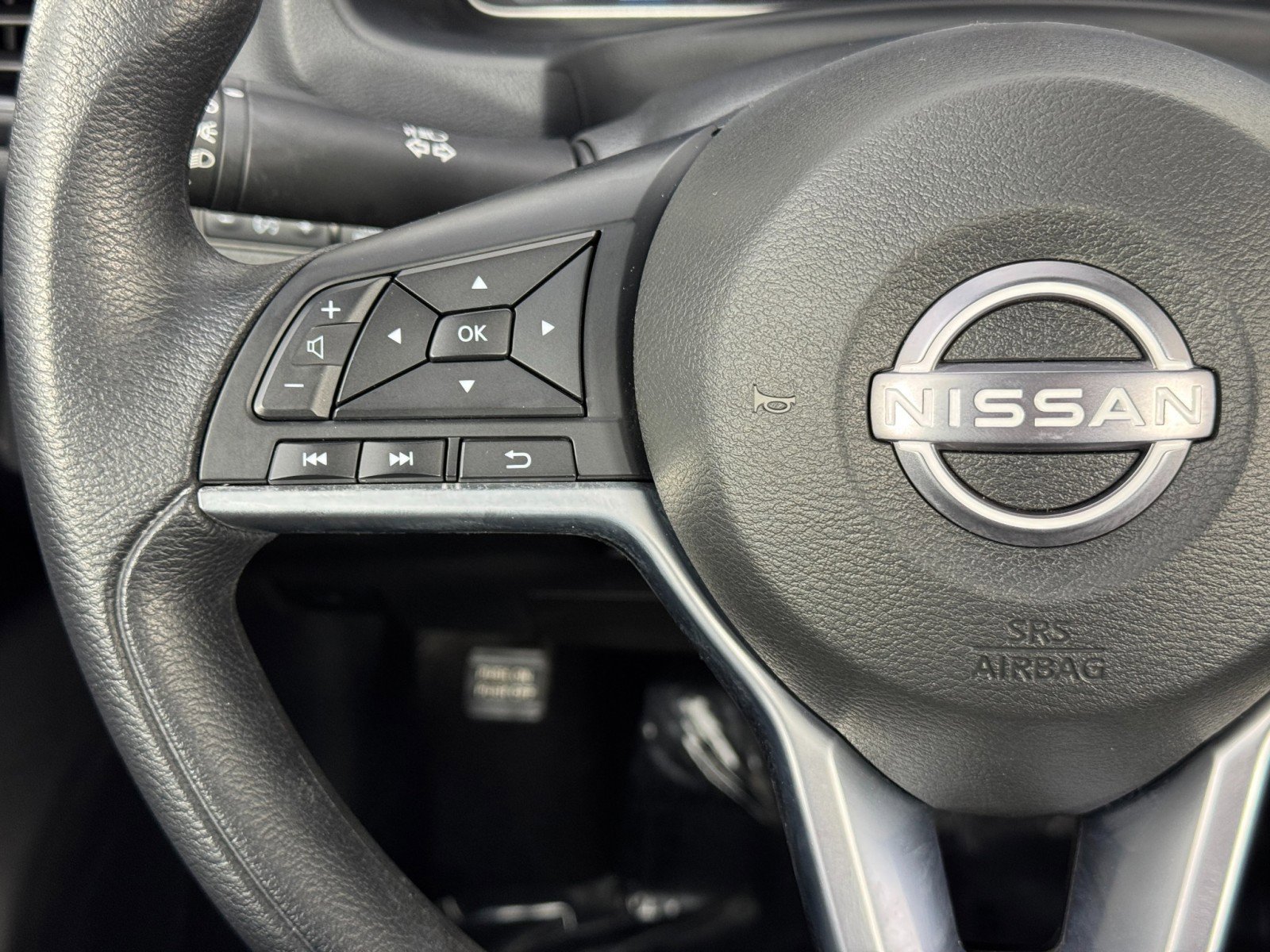 Used 2025 Nissan Leaf S image 19