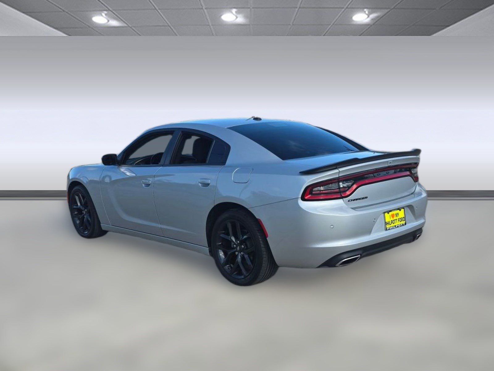 Used 2022 Dodge Charger SXT w/ Blacktop Package image 3
