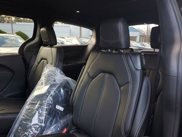 New 2026 Chrysler Pacifica Select w/ S Appearance Package image 13