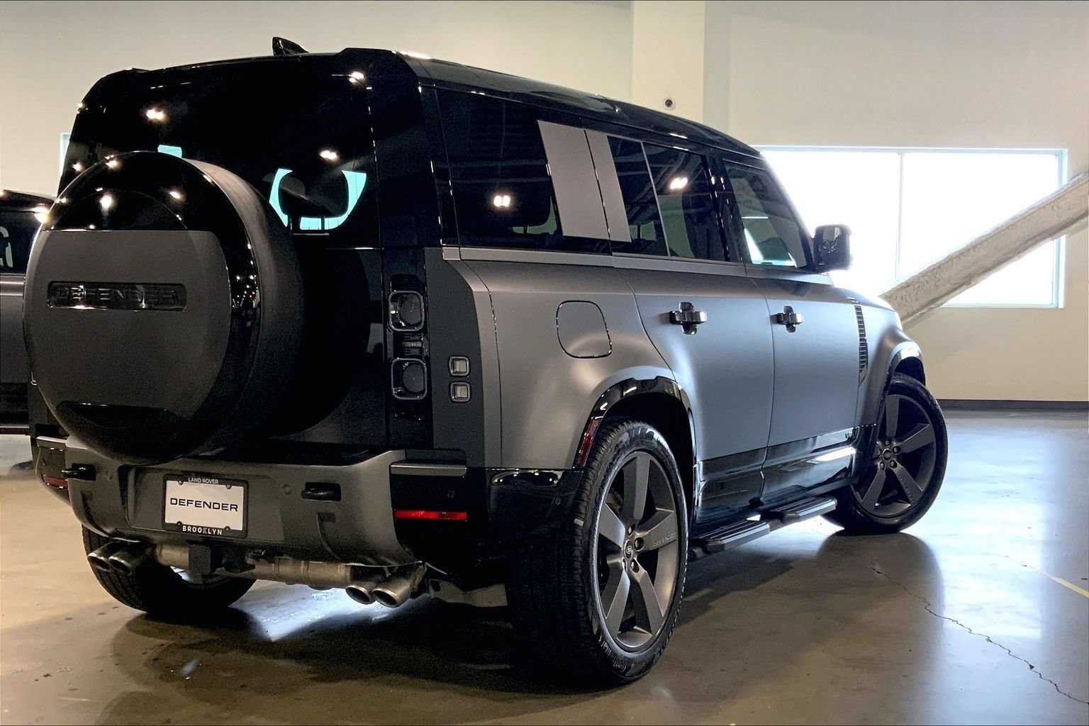 Certified 2025 Land Rover Defender 110 V8 AWD/4WD image 12