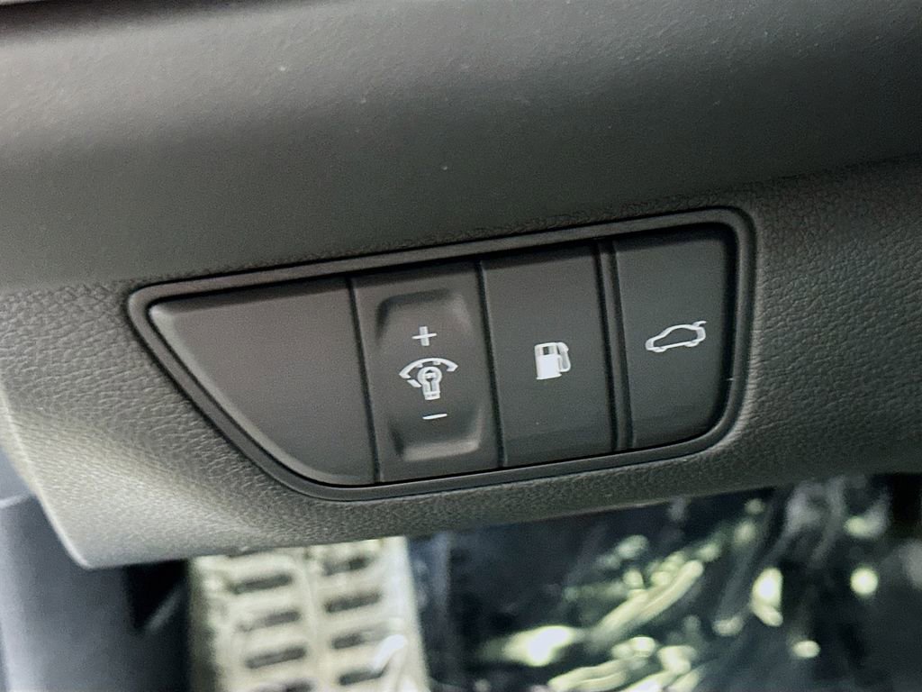 Used 2023 Genesis G70 2.0T w/ Sport Prestige Package image 22