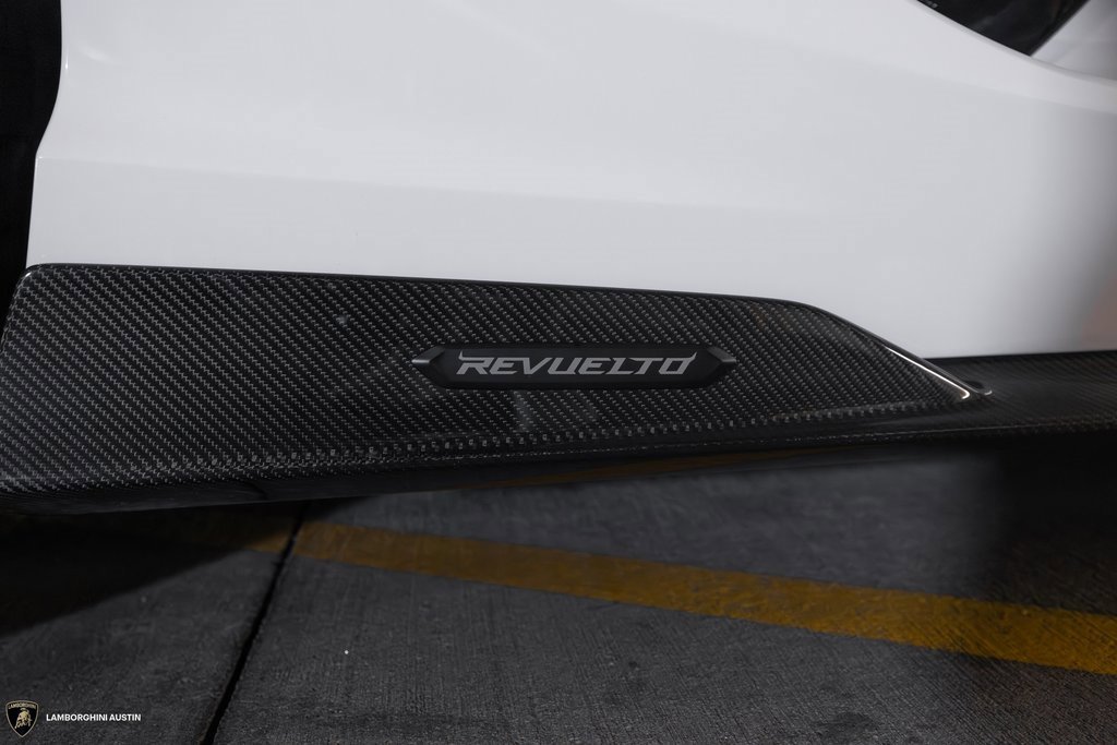 Used 2024 Lamborghini Revuelto image 15