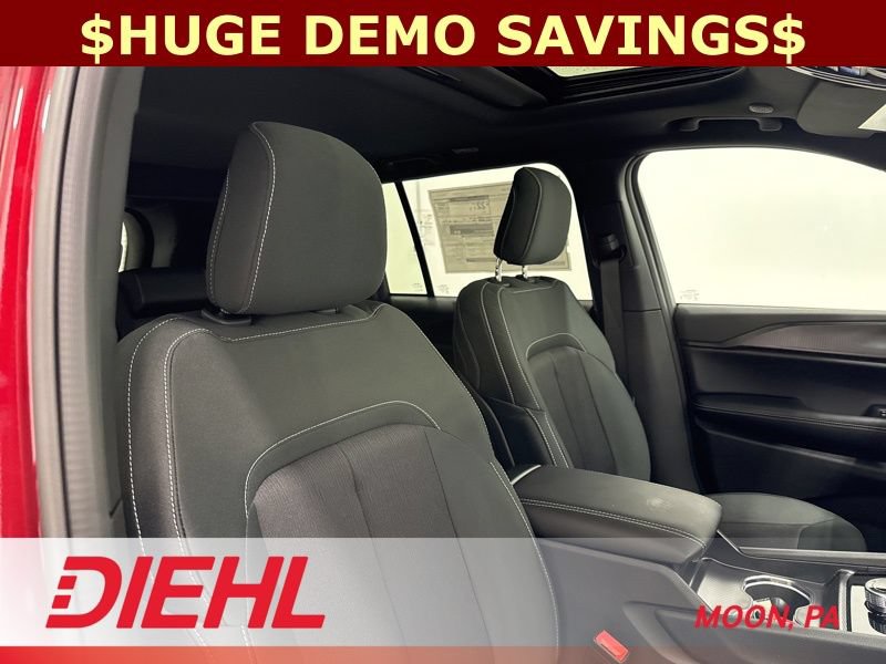 New 2025 Jeep Grand Cherokee Laredo X AWD/4WD image 13