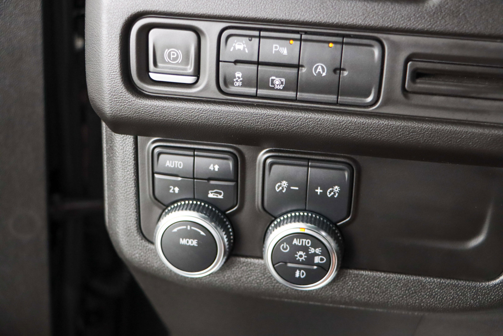 Used 2023 GMC Yukon SLT w/ SLT Luxury Package AWD/4WD image 23