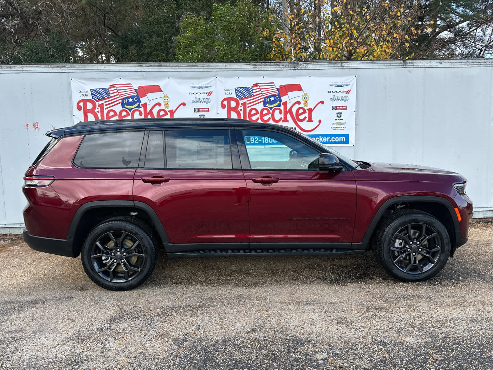 New 2025 Jeep Grand Cherokee L Limited w/ Trailer Tow Package AWD/4WD image 2