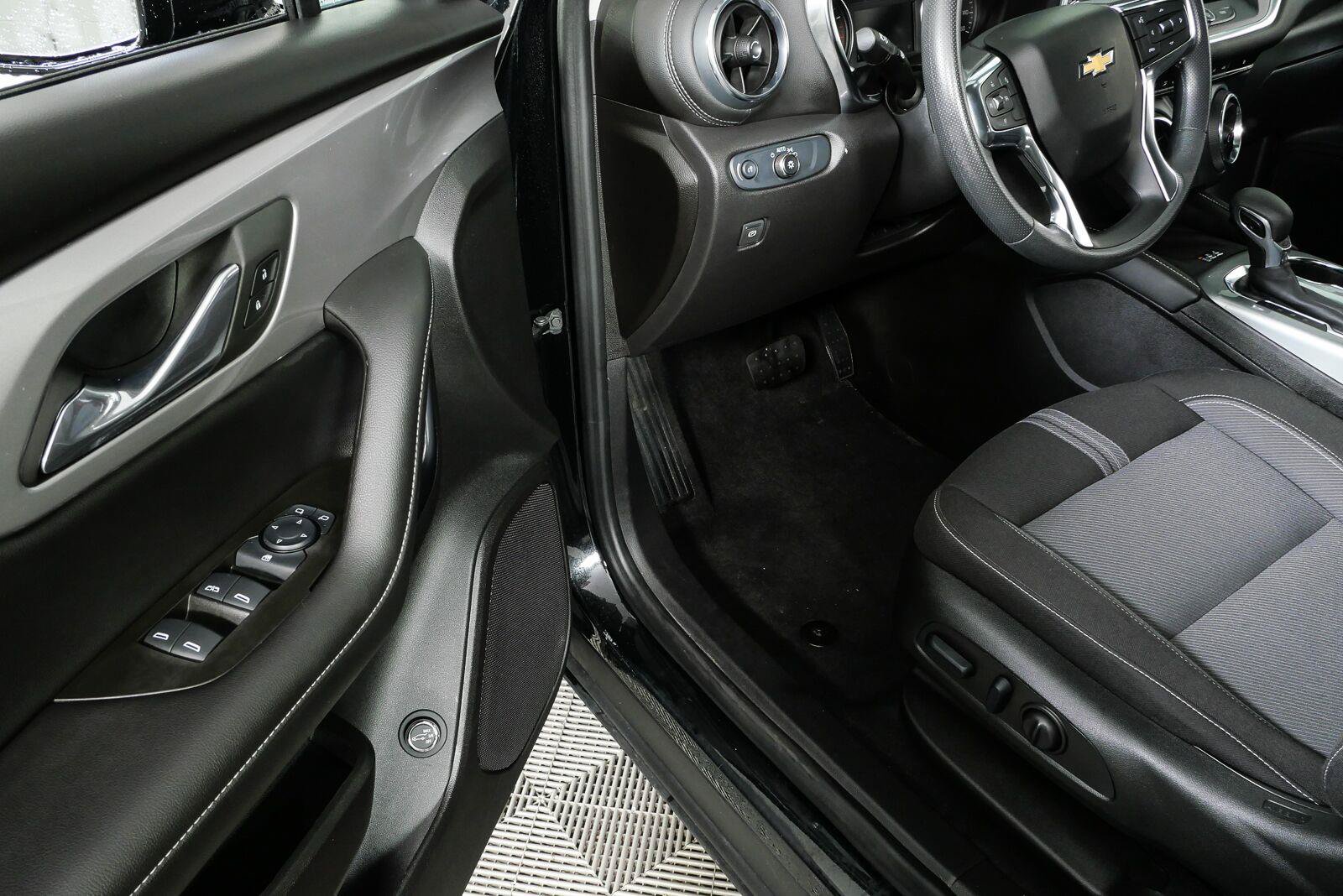 Certified 2024 Chevrolet Blazer LT w/ Convenience Package FWD image 7