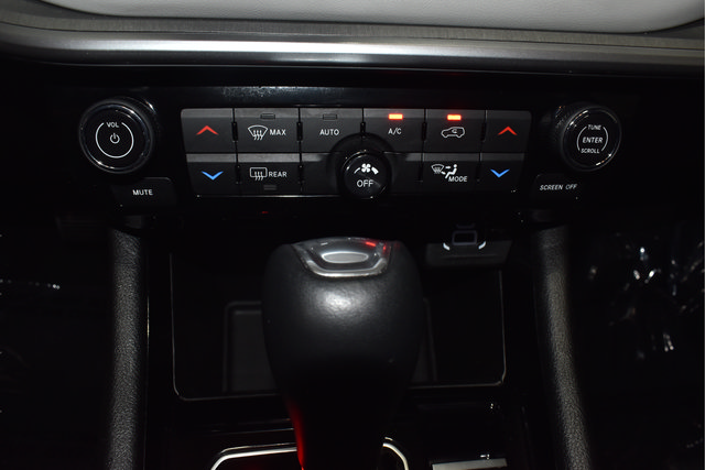 Used 2025 Jeep Compass Limited AWD/4WD image 15
