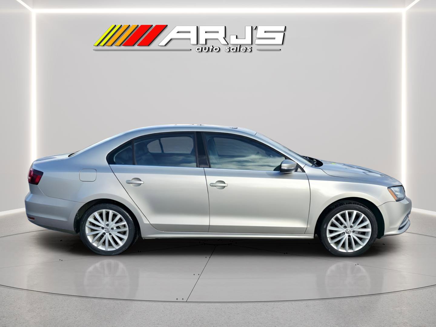 Used 2016 Volkswagen Jetta SEL w/ Lighting Package FWD image 4
