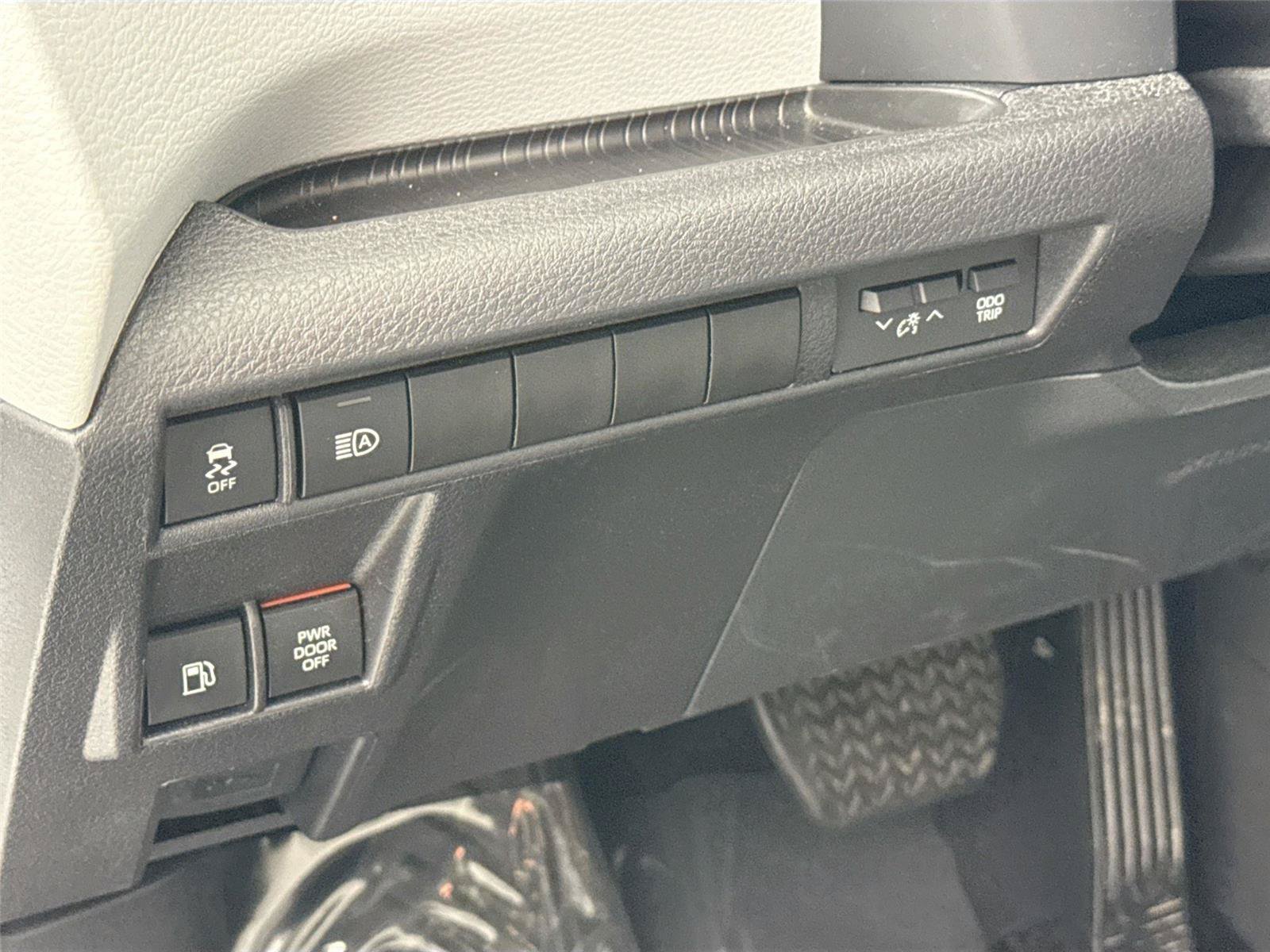 Certified 2026 Toyota Sienna XLE FWD image 16
