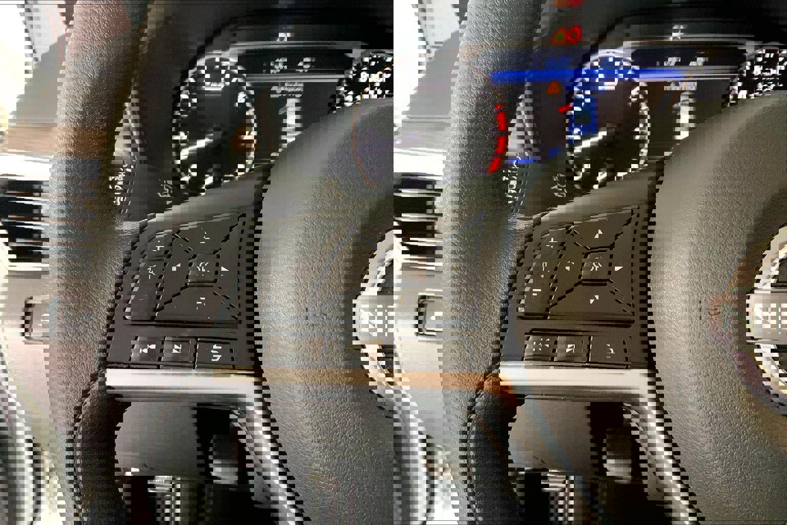 Used 2025 Nissan Altima 2.5 SV image 18