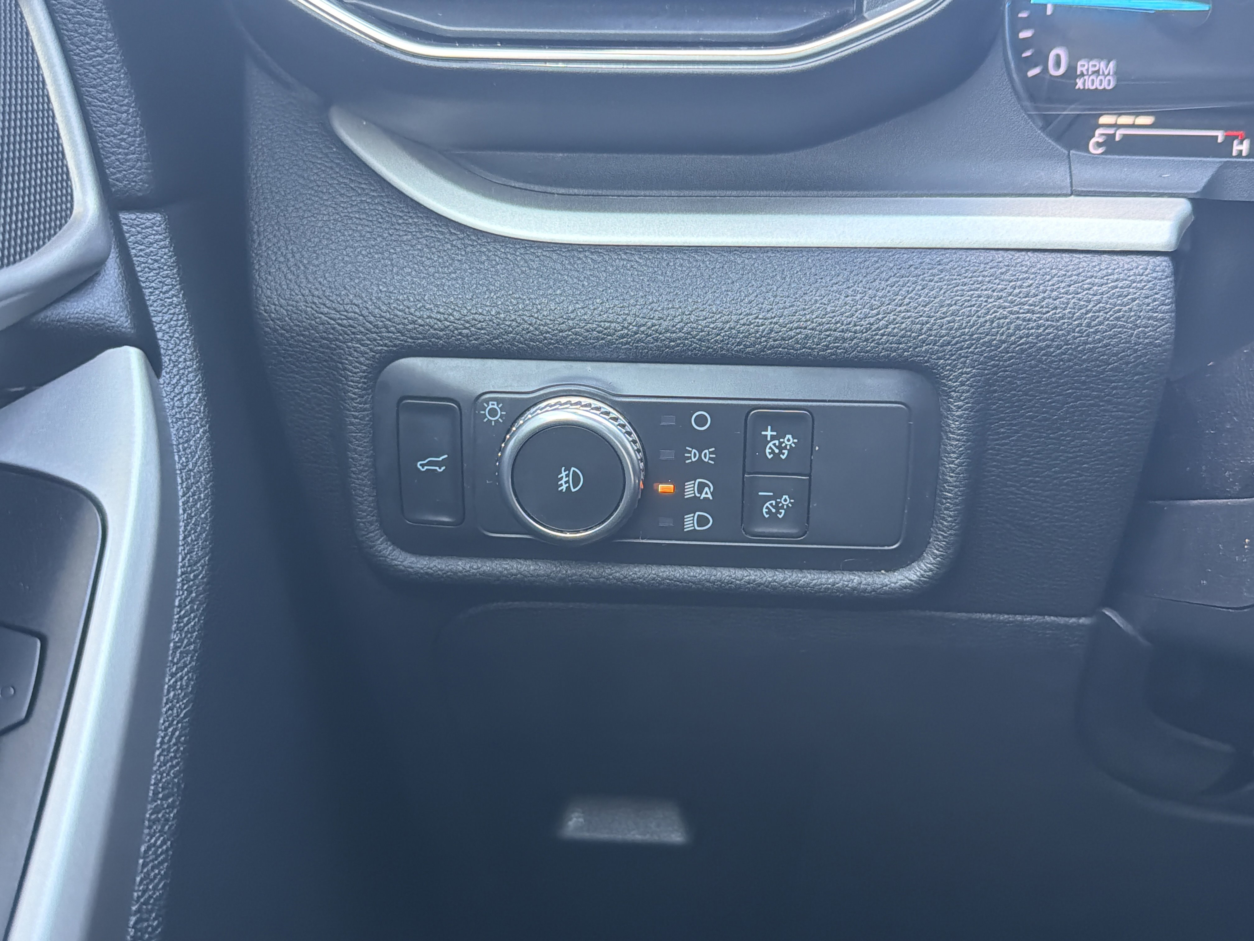 Used 2021 Ford Explorer XLT w/ Equipment Group 202A image 6