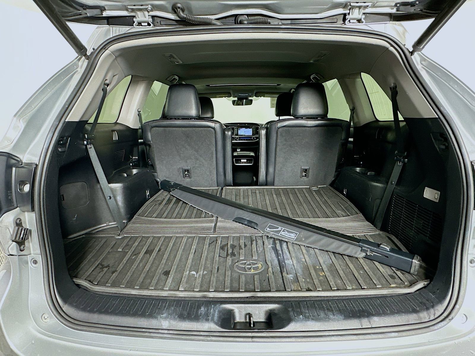 Used 2017 Toyota Highlander SE image 27