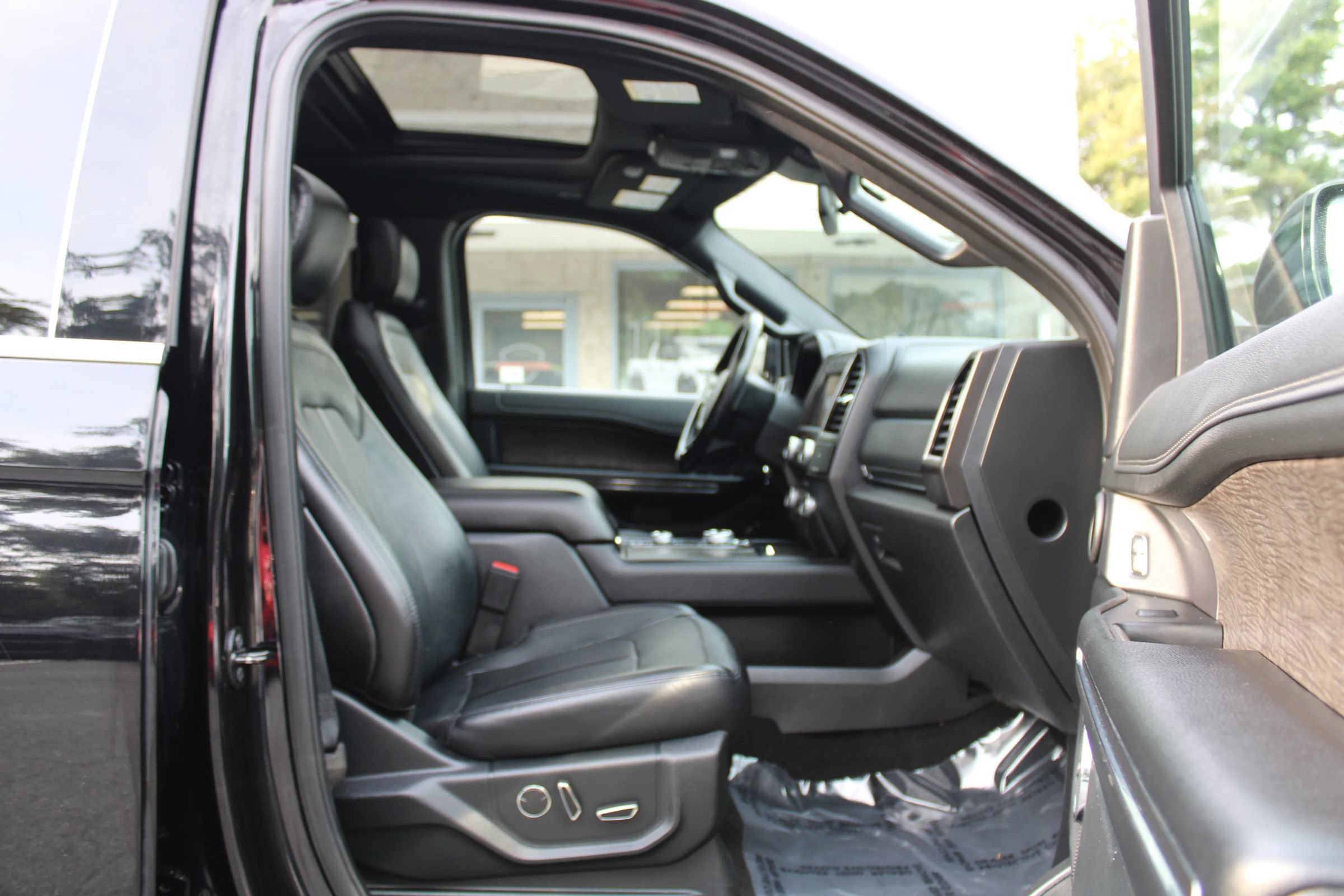 Used 2019 Ford Expedition Max Limited w/ Equipment Group 302A AWD/4WD image 8