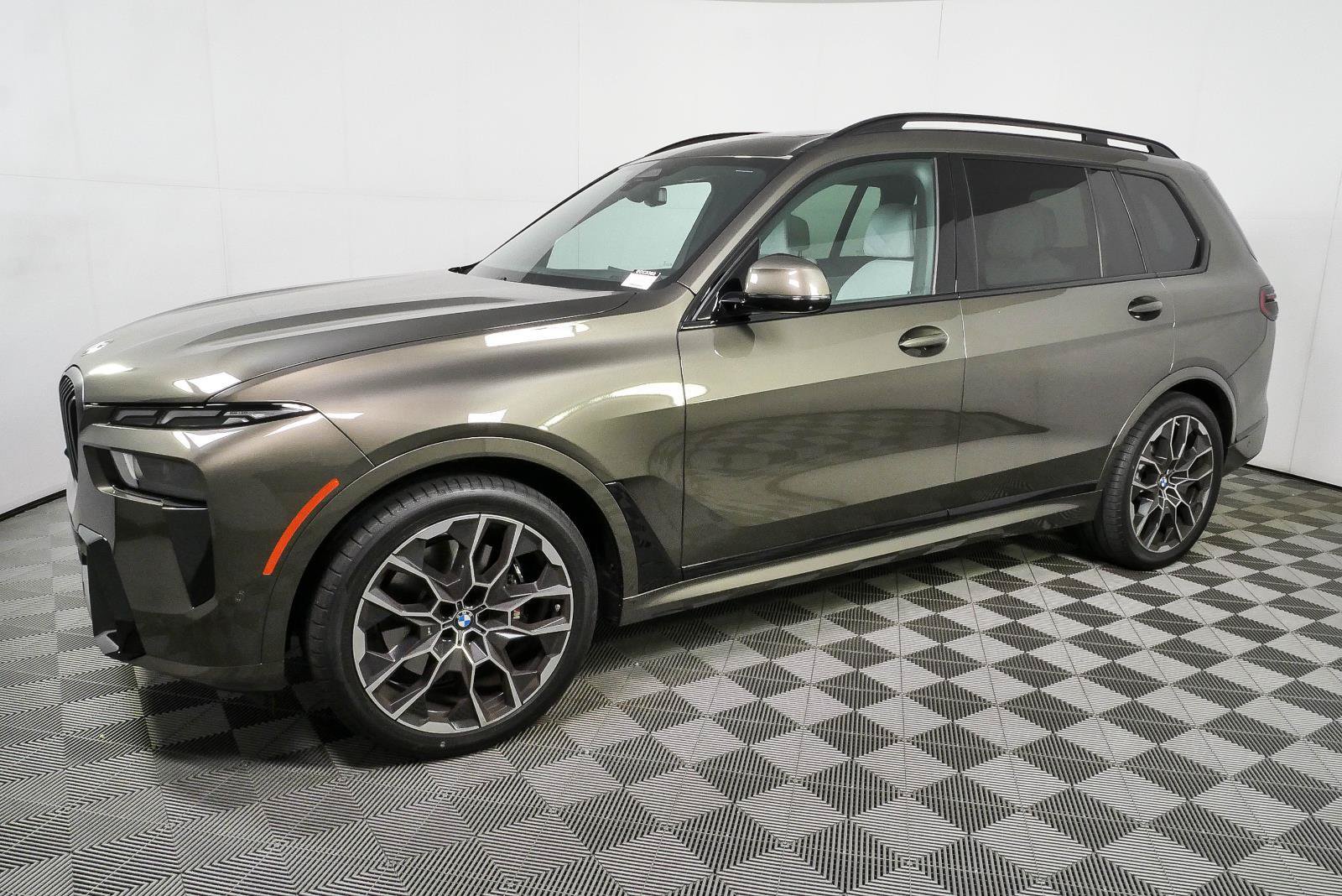 Used 2025 BMW X7 xDrive40i w/ M Sport Package AWD/4WD image 29