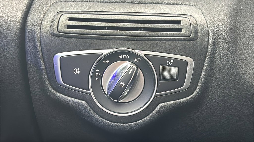 Used 2022 Mercedes-Benz GLC 300 4MATIC image 18