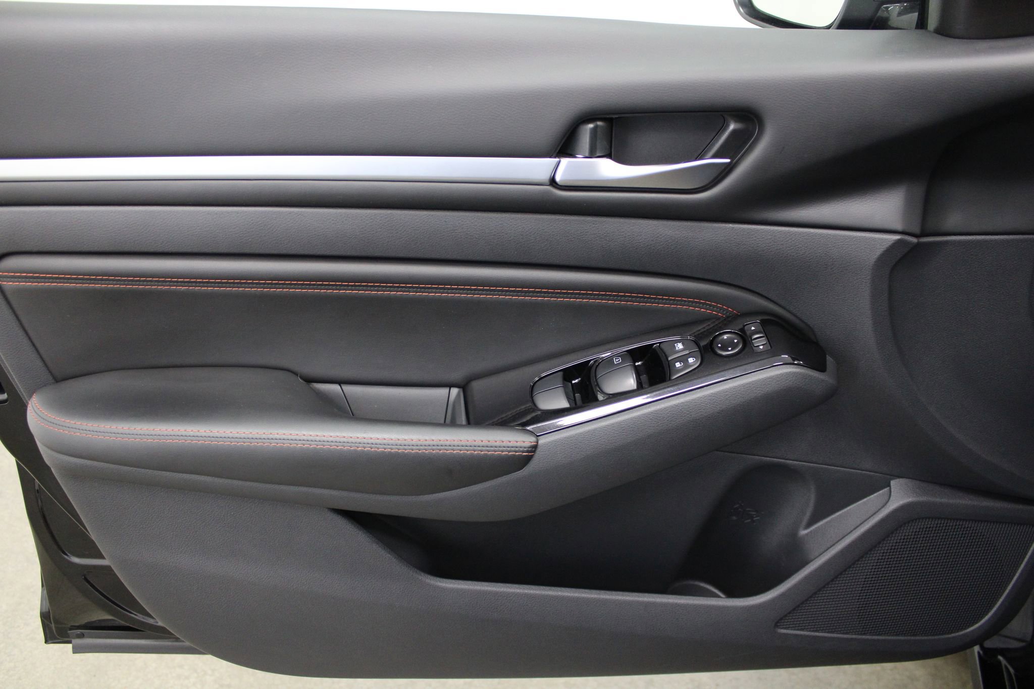 Used 2023 Nissan Altima 2.5 SR image 11