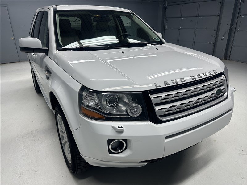 Used 2013 Land Rover LR2 HSE AWD/4WD image 9