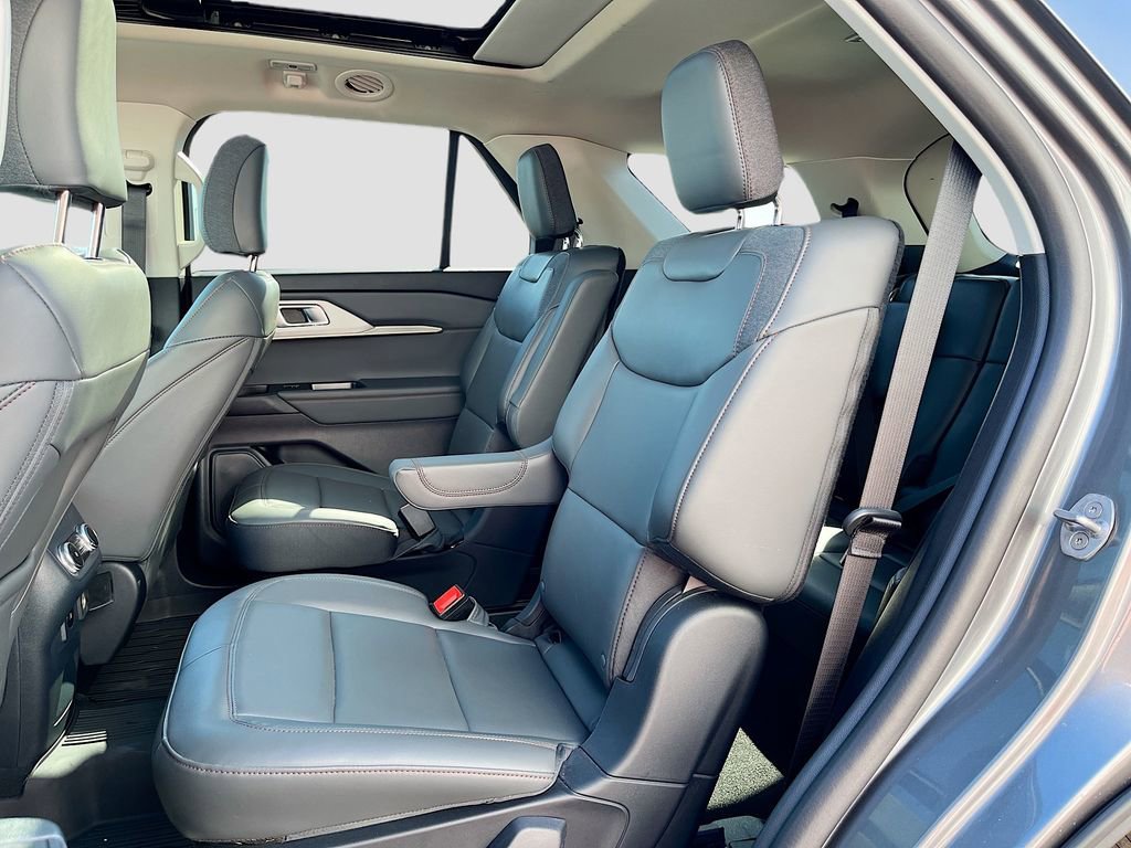 Used 2025 Ford Explorer Active w/ Active Comfort Package image 25