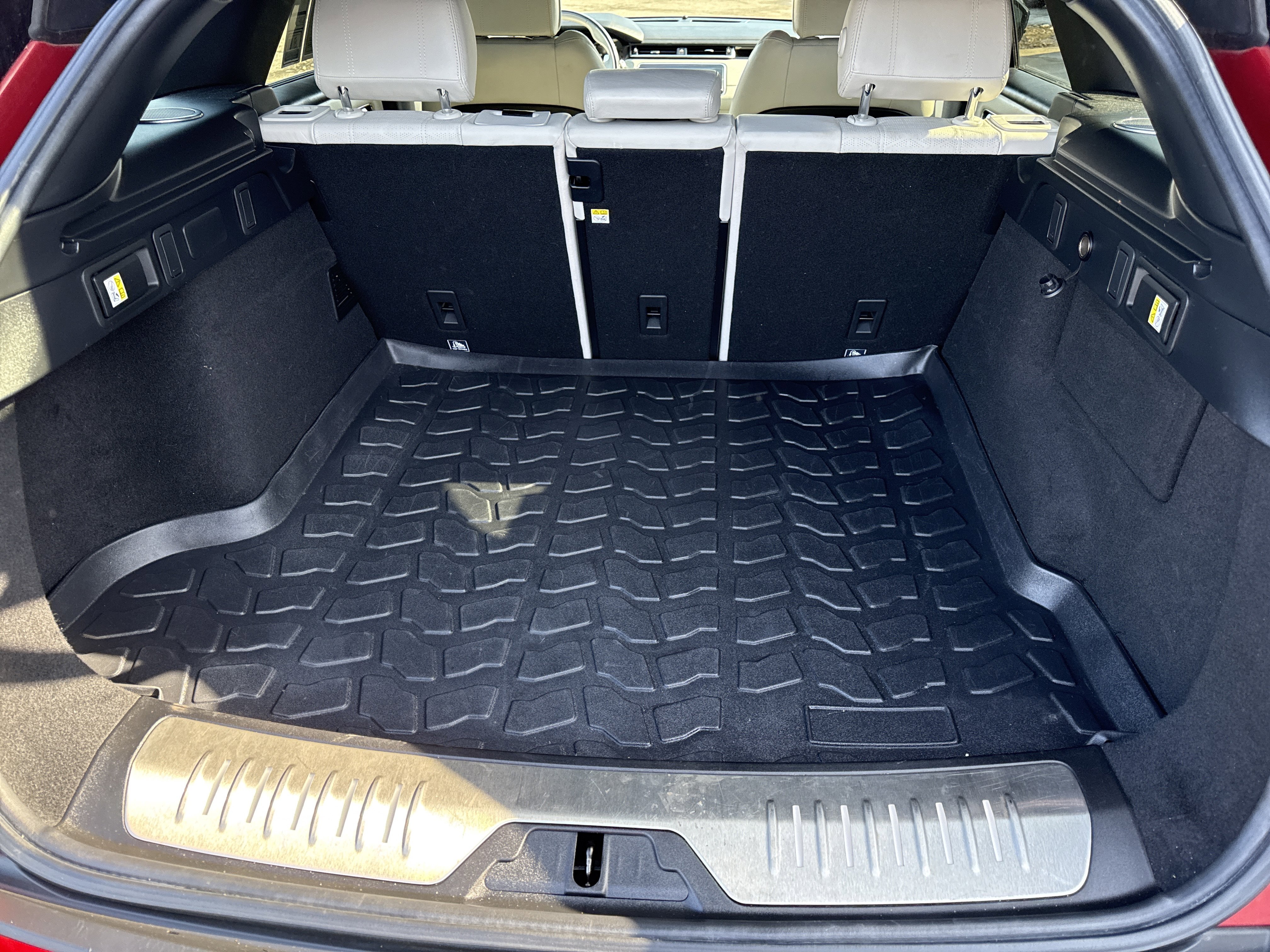 Used 2018 Land Rover Range Rover Velar R-Dynamic SE image 13