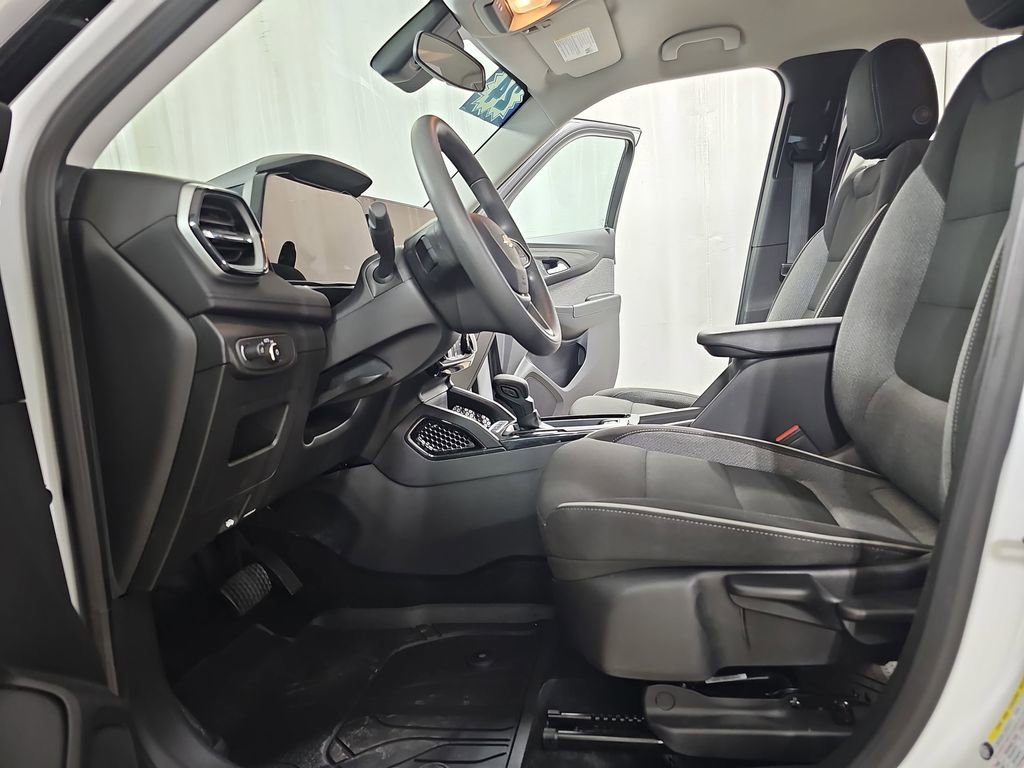 Certified 2024 Chevrolet TrailBlazer LT w/ Driver Confidence Package image 18