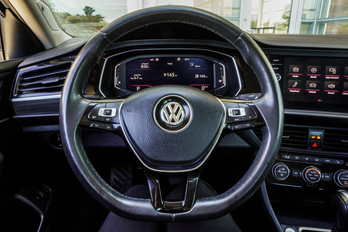 Used 2020 Volkswagen Jetta SEL FWD image 28