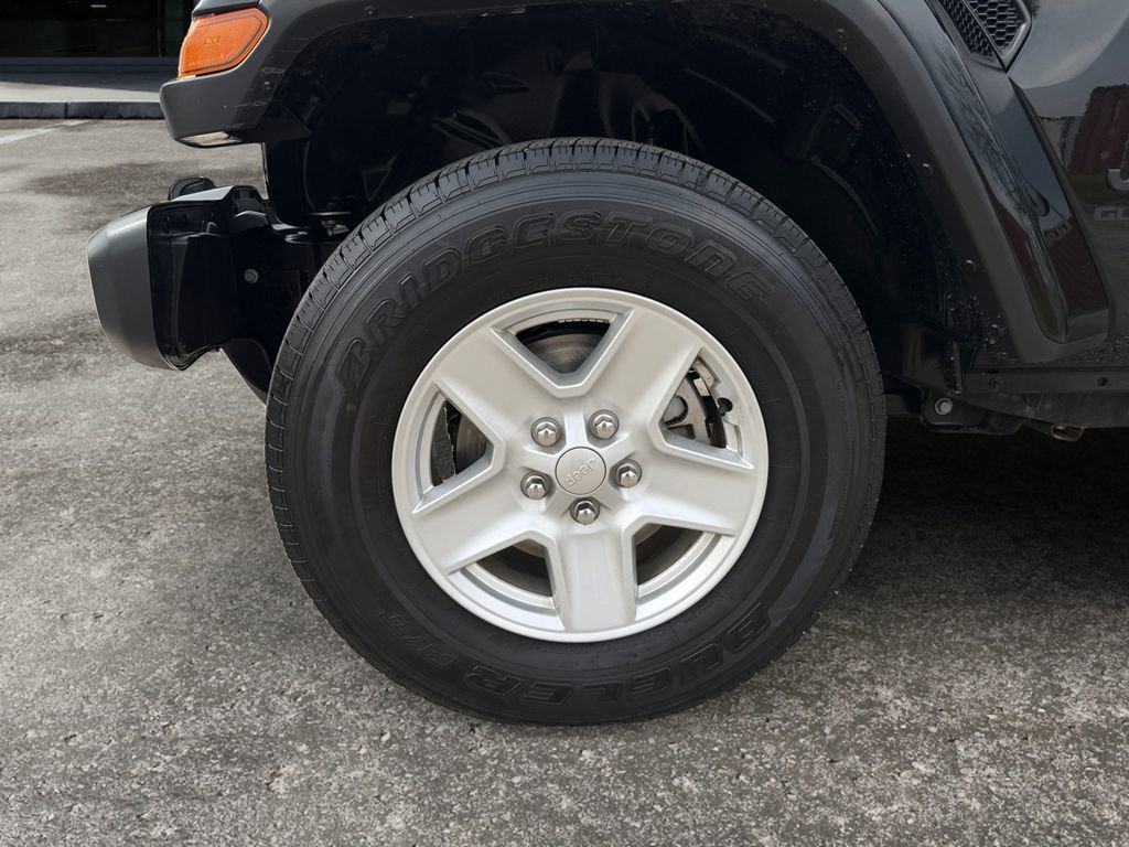 Used 2022 Jeep Gladiator Sport image 9