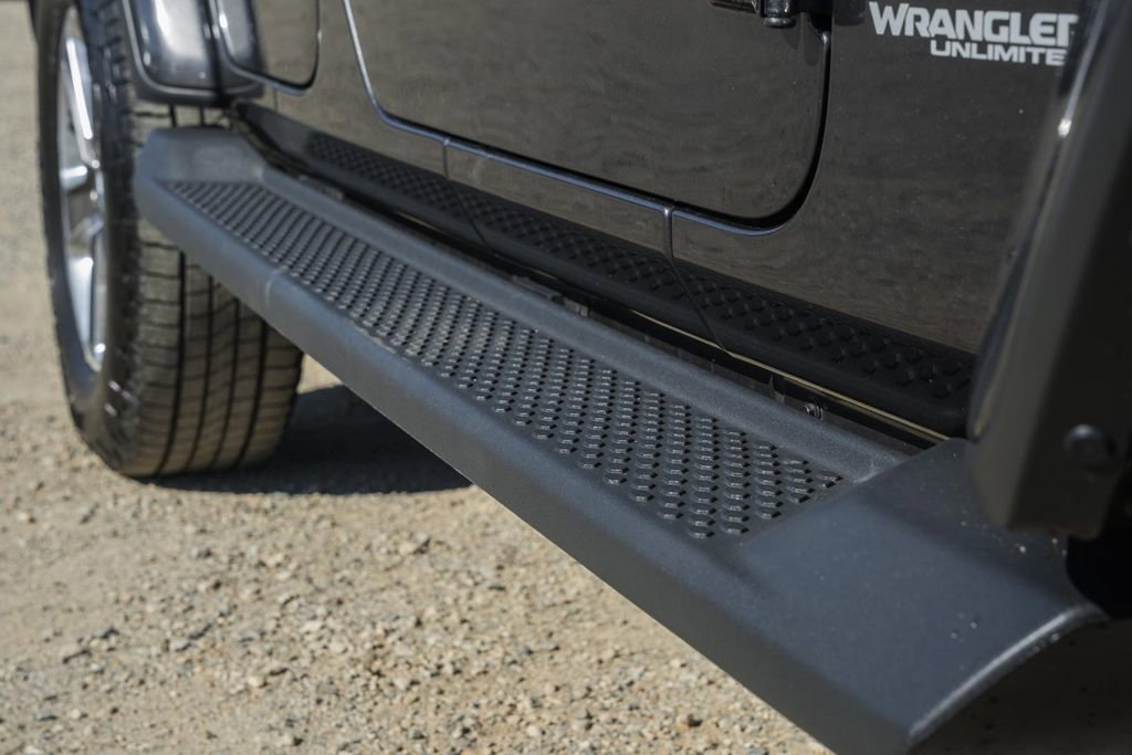 Used 2020 Jeep Wrangler Unlimited Sahara image 18