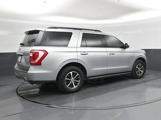 Used 2019 Ford Expedition XLT w/ Equipment Group 201A AWD/4WD image 3